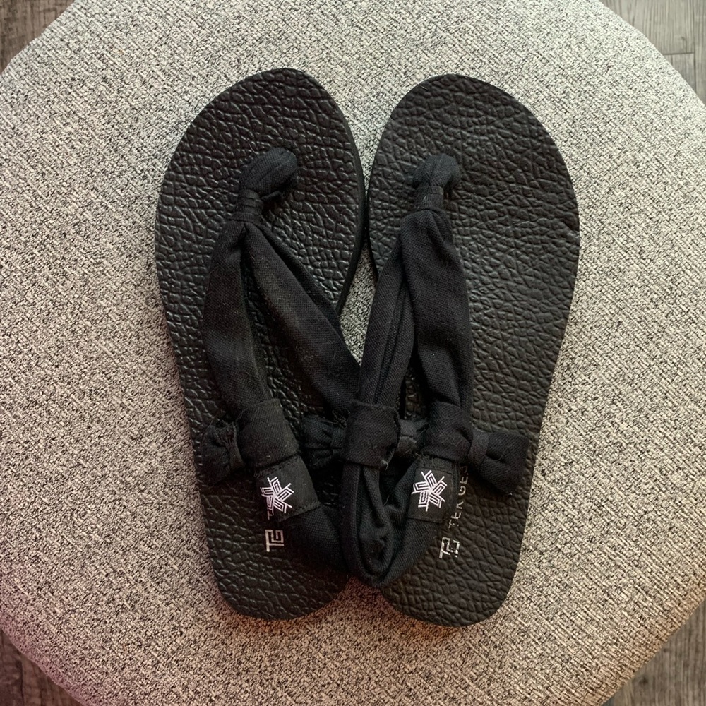 🖤 Black Cloth Sandals